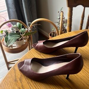 COPY - Barely worn Bandolino camel brown  peep toed heels